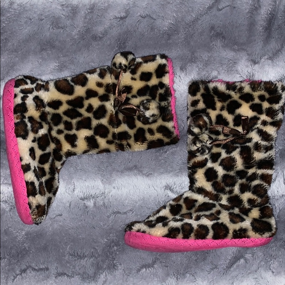🌹Leopard fuzzy slippers 5-6